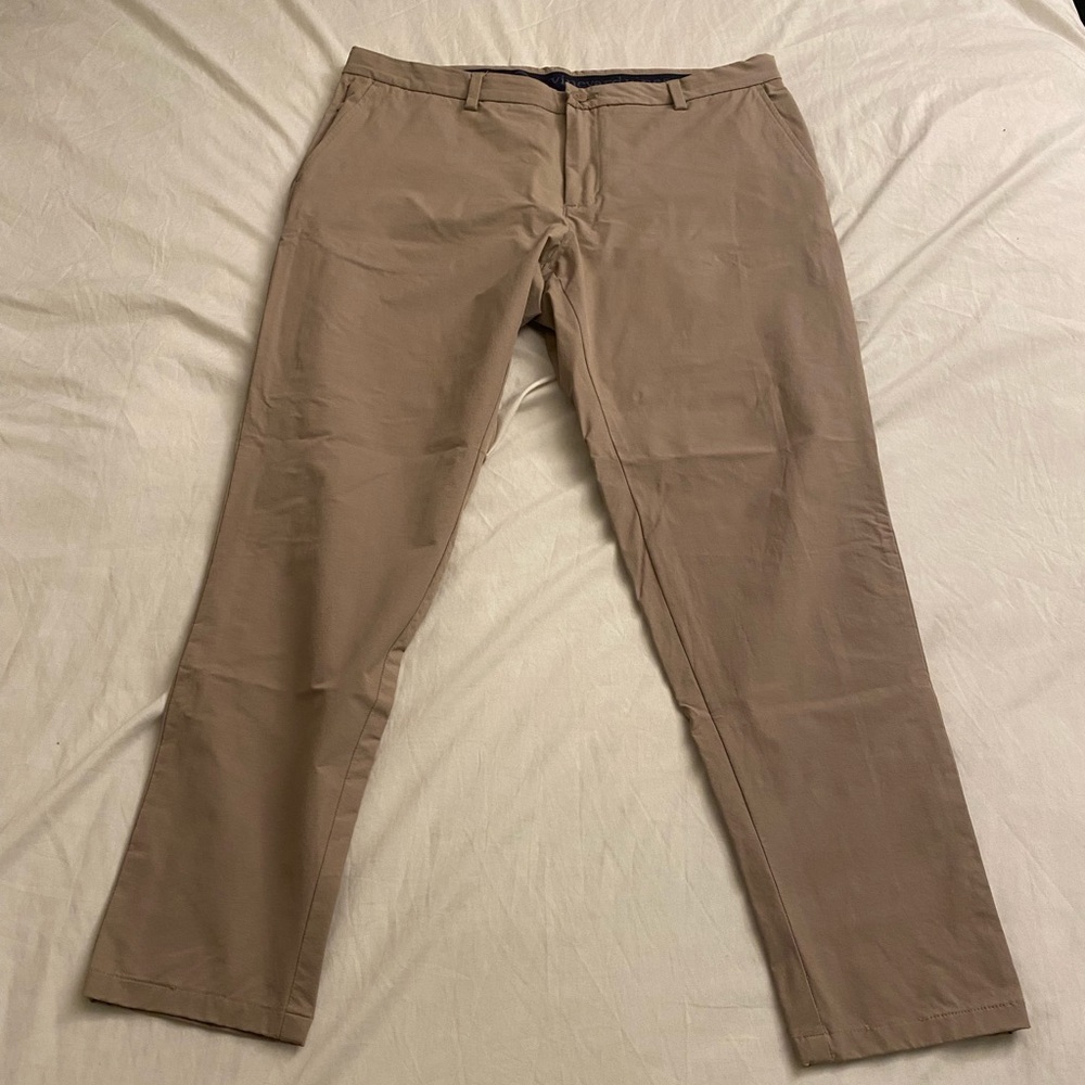 Vineyard vines performance golf pants.